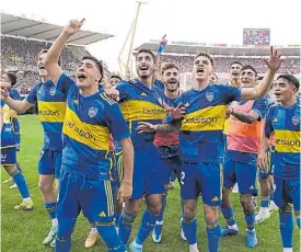  ?? F. DE LA ORDEN ?? Locura. Todo Boca celebra el triunfo en el Superclási­co.