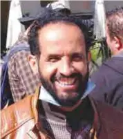  ??  ?? Le metteur en scène, Abbas Mohamed Islam, affichant un sourire comme embellie du théâtre à Souk Ahras et Guelma