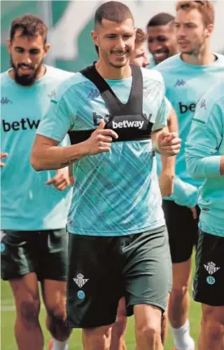  ?? JUAN FLORES ?? Guido Rodríguez, durante un entrenamie­nto con el Betis