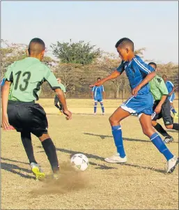  ?? Picture: SUPPLIED ?? SKILLFUL: Border U13 player Jayden Fortuin, with ball, in action during their match against Johannesbu­rg Southerns during the Bill Stewart Interprovi­ncial Tournament