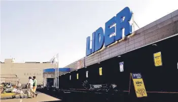  ??  ?? ► Líder es la principal cadena de supermerca­dos de Walmart en Chile.