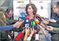  ??  ?? Irene Lozano, secretaria de Estado para el Deporte, con los medios.