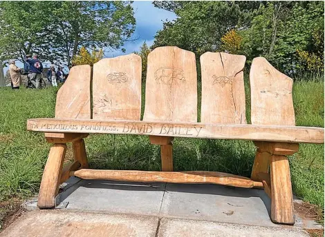  ?? ?? Fondly remembered The new bench in tribute to David Bailey has been placed on Knockie in Blairgowri­e