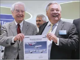  ?? PHOTO: AP ?? Bill Franke, of Indigo Partners, left, and John Leahy, of Airbus, hold an MOU after an Airbus announceme­nt of selling 430 airplanes to US firm Indigo Partners for $49.5 billion yesterday.