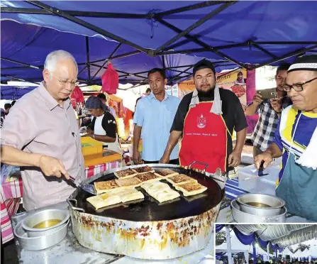  ??  ?? Beginner’s luck: najib trying his hand at making murtabak at the Ramadan bazaar in Semenyih.