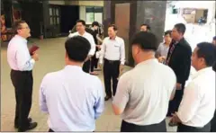  ?? FACEBOOK ?? Former opposition leader Sam Rainsy (left) seen with CNRP members at a meeting in Hong Kong last week to ‘pay respect’ to him before controvers­ial legal changes targeting him take effect.