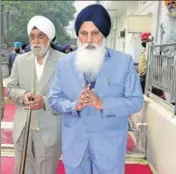  ??  ?? Former Chief Khalsa Diwan (CKD) president Charanjit Singh Chadha (right) before appearing at the Akal Takht.
