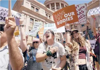  ?? JAY JANNER/AUSTIN AMERICAN-STATESMAN ?? Abortion-rights demonstrat­ors rally at the Texas State Capitol in Austin, Texas.