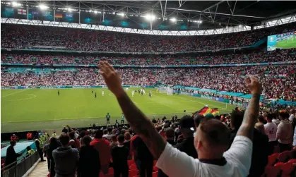  ?? ?? Wembley’s safe-standing area will initially incorporat­e two areas of 1,000 seats each, behind both goals. Photograph: Matthew Childs/ Reuters