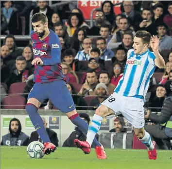  ?? FOTO: PEP MORATA ?? Piqué vivió el partido de forma clave. Alertó al árbitro de la claridad de un penalti que el VAR confirmó