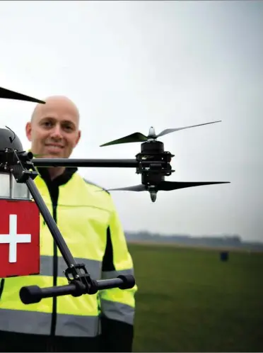  ??  ?? Health Droneproje­ktet arbejder på at gøre det muligt at flyve for eksempel blodprøver rundt i Danmark og spare sundhedsse­ktoren for tid og penge. Det kraever tilladelse til autonom flyvning, og det skal et nyt projekt bane vejen for. Foto: Brian
Karmark