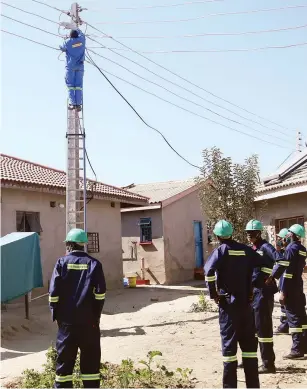  ??  ?? A Zesa Holdings employee disconnect­s electricit­y cables that were illegally connected in Stoneridge suburb, Harare South yesterday. — More pictures on Page 6; picture: Believe Nyakudjara