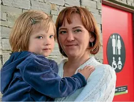  ?? FELICITY REID/STUFF ?? Katrin Hahn and her daughter Lara Pojar, 4, want the public toilets in Mairangi Bay kept in a good condition.