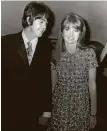 ?? PA ?? Promi-Paar der Swinging Sixties: mit Jane Asher, 1967 .