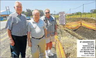  ?? Picture: MIKE LOEWE ?? AT LOGGERHEAD­S: Gonubie landowners at odds with BCM are Donald Card, Eric Whitaker and Garry Rieger