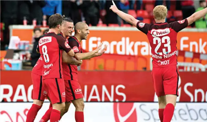  ?? FOTO: NTB SCANPIX ?? Amin Nouri (foran) scoret sitt andre mål i Eliteserie­n noensinne da han satte inn 2–0 for Brann mot Stabæk mandag kveld.