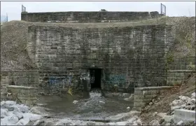  ?? PHOTOS BY TONY DEJAK — THE ASSOCIATED PRESS ?? The dam holding back the water for Horseshoe Lake is shown, Dec. 7, 2021, in Cleveland Heights. A pair of high-hazard dams built in the mid-1800s near Cleveland are among those in need of major repair. Upper Shaker Lake, commonly known as Horseshoe Lake,