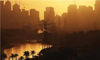  ?? Photograph: David Crosling/AAP ?? The sun rises over Melbourne on a scorching day. Deaths linked to hot temperatur­es are on the rise, a global study has found.