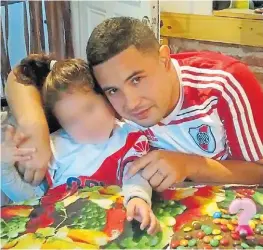  ??  ?? Víctima. Leandro Alcaraz (26) tenía una hija de tres años.