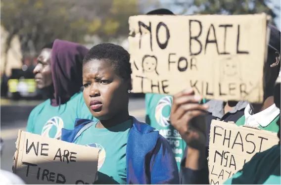  ?? Picture: Refilwe Modise ?? ANGRY. Activists picket outside the Johannesbu­rg Magistrate’s Court yesterday during Sandile Mantsoe’s bail applicatio­n.