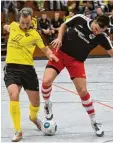  ?? Foto: Ernst Mayer ?? Stefan Schnurrer (links) zählte erneut zu den stärksten Spielern des TSV Gerstho fen, hier im Spiel gegen den FC Ehekir chen