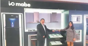  ??  ?? Colección premium. Presentan la nueva línea de electrodom­ésticos io Mabe, para clientes con gustos exigentes y que valoran la estética en los espacios de su hogar.