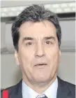  ??  ?? Gustavo Santander (55), egresado doctor en Derecho distinguid­o por la UNA con la tesis doctoral sobre Inmunidade­s procesales.