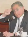  ??  ?? Acuerdo.
Joel Ayala, dirigente de la FSTSE, dijo que se le da a cada trabajador una mayor capacidad de compra para el Buen Fin.