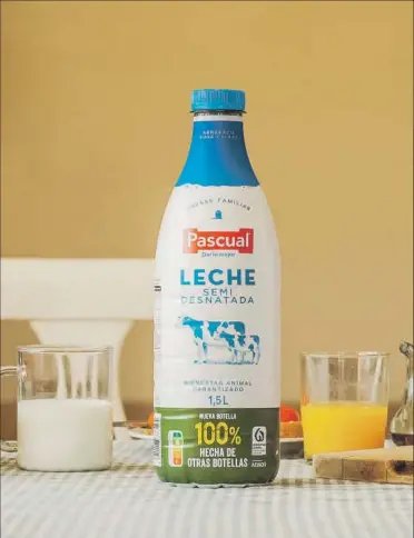  ?? ?? La nueva botella de Leche Pascual hecha 100% a partir de otras botellas.