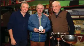  ??  ?? Seán and Paul Geaney with Ignatius O’Connor who was presented with an award at the Dingle GAA awards night in O’Flaherty’s bar on Friday in recognitio­n of his great contributi­on to the club.