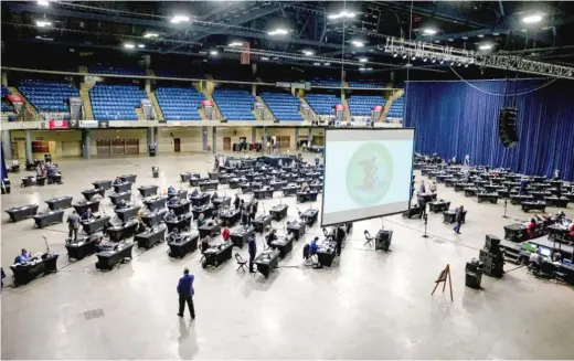  ?? AP PHOTO ?? Illinois lawmakers gather on the floor of an indoor arena in Springfiel­d on Jan. 11 for a socially distanced lame-duck session.