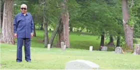  ?? MATTEO SERVENTE ?? Charles Morris stands at the unmarked grave of his half-brother, Jesse Lee Bond, victim of a 1939 lynching in Arlington, Tenn.