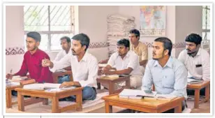  ?? Students at the Institute of Gandhian Studies (Gandhi Vichar Parishad) in Wardha. SATISH BATE/ HT PHOTO ?? ■