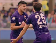  ??  ?? Giovanni Simeone, 22 anni, assieme a Federico Chiesa, 20 GETTY