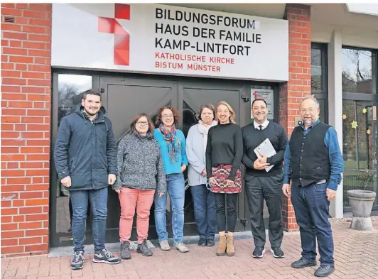  ?? FOTO: BISTUM MÜNSTER ?? Am Bildungsfo­rum Kamp-Lintfort trafen sich (von links) Johann Verhoeven, Regina Möllengraf, Katrin Schmitz, Heike Schommer, Heike Heger, Markus Kuhlmann und Thomas Kamp-Deister.