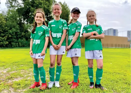  ?? FOTO: ADAM STEFÁNSSON HÖGNÄS ?? ■ Sienna Reingoldt, Engla Malmström, Sandra Ahlblad och Signe Lundén har vunnit alla de matcher de spelat i Stadi cup.