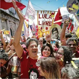  ?? Ricardo Stuckert ?? Caminhada de campanha ontem, no Recife (PE), teve Fernando Haddad, Manuela D’ávila, o governador Paulo Câmara e o senador Humberto Costa