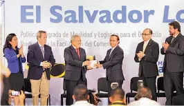  ??  ?? Política. El MOP presentó ayer la política nacional “El Salvador Logístico”, que articular todos los modos de movilidad humana y transporte de mercancías.