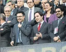  ?? FOTO: PERE PUNTÍ ?? Josep Maria Bartomeu presidió el partido junto a Martín Presa