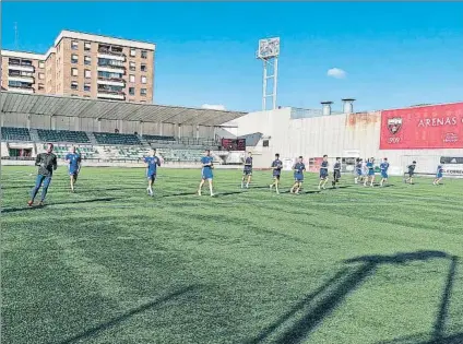  ?? FOTO: ARENAS ?? Pretempora­da El Arenas comenzó a entrenar en su campo de Gobela el martes de la semana pasada