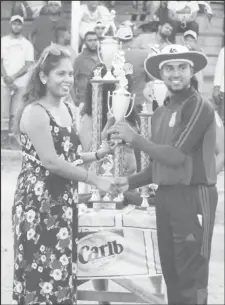  ?? Photo) (Romario Samaroo ?? Man of the match Kamesh Yadram receives his award from Sheleena Hemraj