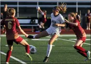  ?? RANDY MEYERS — FOR THE MORNING JOURNAL ?? Avon’s Jane Rini attempts to move the ball in between two Avon Lake defenders during the first half Sept. 1.