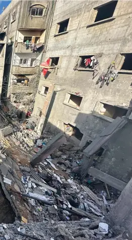  ?? ?? Clockwise from top, residents inspect a ruined house in Rafah in southern Gaza after an Israeli air strike yesterday; Israeli soldiers in an operation in Khan Younis, southern Gaza; relatives mourn the dead in Khan Younis