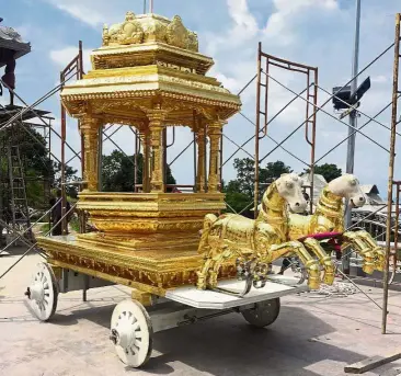  ??  ?? Golden masterpiec­e: The chariot will be fully ready by the end of the year and hit the streets on Thaipusam eve.