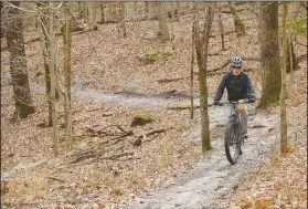  ?? NWA Democrat-Gazette/ANDY SHUPE ?? Terry Rodocker of Bella Vista rides his mountain bike Thursday on a trail at Kessler Mountain Regional Park in Fayettevil­le after having his bicycle worked on at a local bike shop. The Fayettevil­le Natural Heritage Associatio­n this year completed its $300,000 commitment to preserving Kessler Mountain.