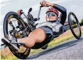  ?? FOTO: IMAGO ?? Christiane Reppe und ihr Sportgerät: Die 30-Jährige ist Olympiasie­gerin und Weltmeiste­rin mit dem Handbike.