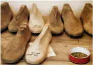  ??  ?? Of every step, making the soles is the most cumbersome for the “1,000-layered-sole” cloth shoes from Neilianshe­ng, which requires exceptiona­l skills to complete a variety of patterns and styles. by Wan Quan