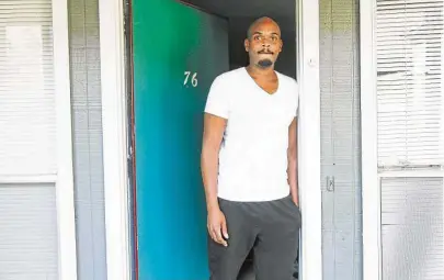  ?? Elizabeth Conley / Staff photograph­er ?? After being laid off from his temp job, Jason Bledsoe, 37, is facing eviction. He has nowhere else to go in Texas.
