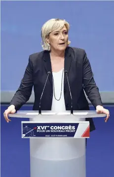  ??  ?? Die Vorsitzend­e der rechtsextr­emen Front National, Marine Le Pen, ist beim Parteitag in Lille mit 100 Prozent im Amt bestätigt worden.