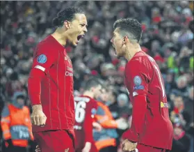  ?? F: GYI ?? Firmino celebra con Van Dijk El Liverpool arranca con el derbi ante el Everton el domingo